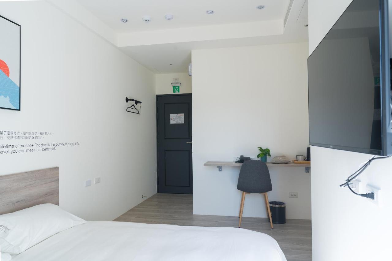 The Way Inn Taichung Exterior photo