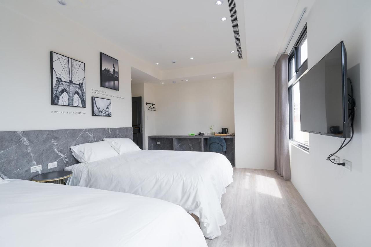 The Way Inn Taichung Exterior photo