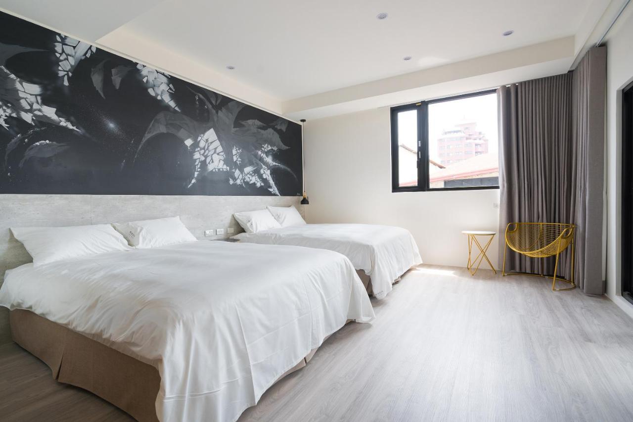 The Way Inn Taichung Exterior photo
