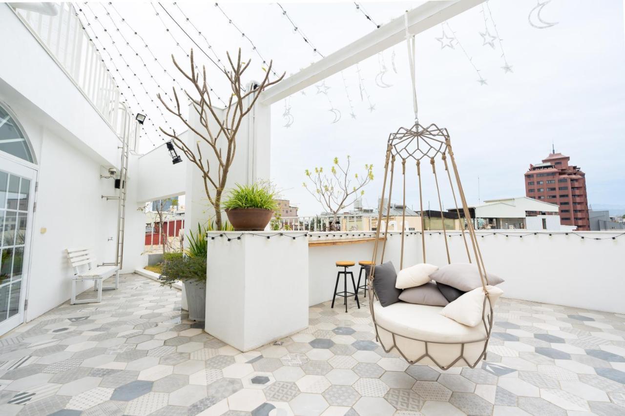 The Way Inn Taichung Exterior photo