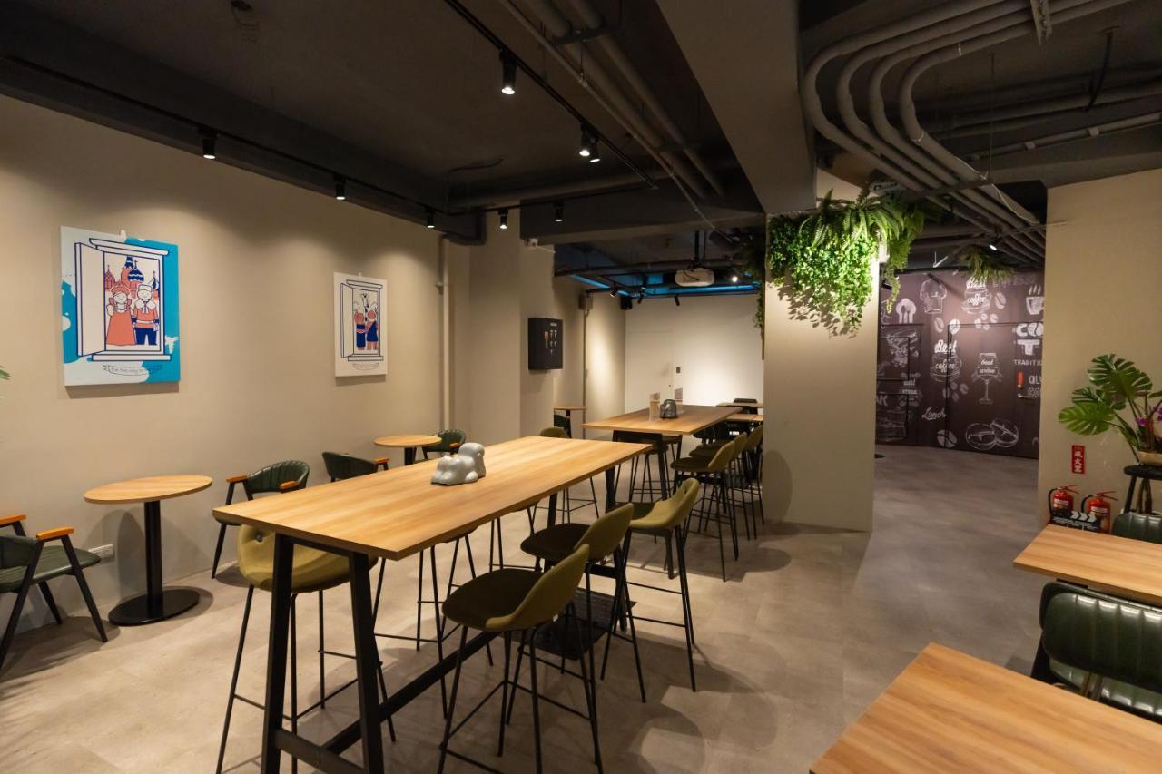 The Way Inn Taichung Exterior photo